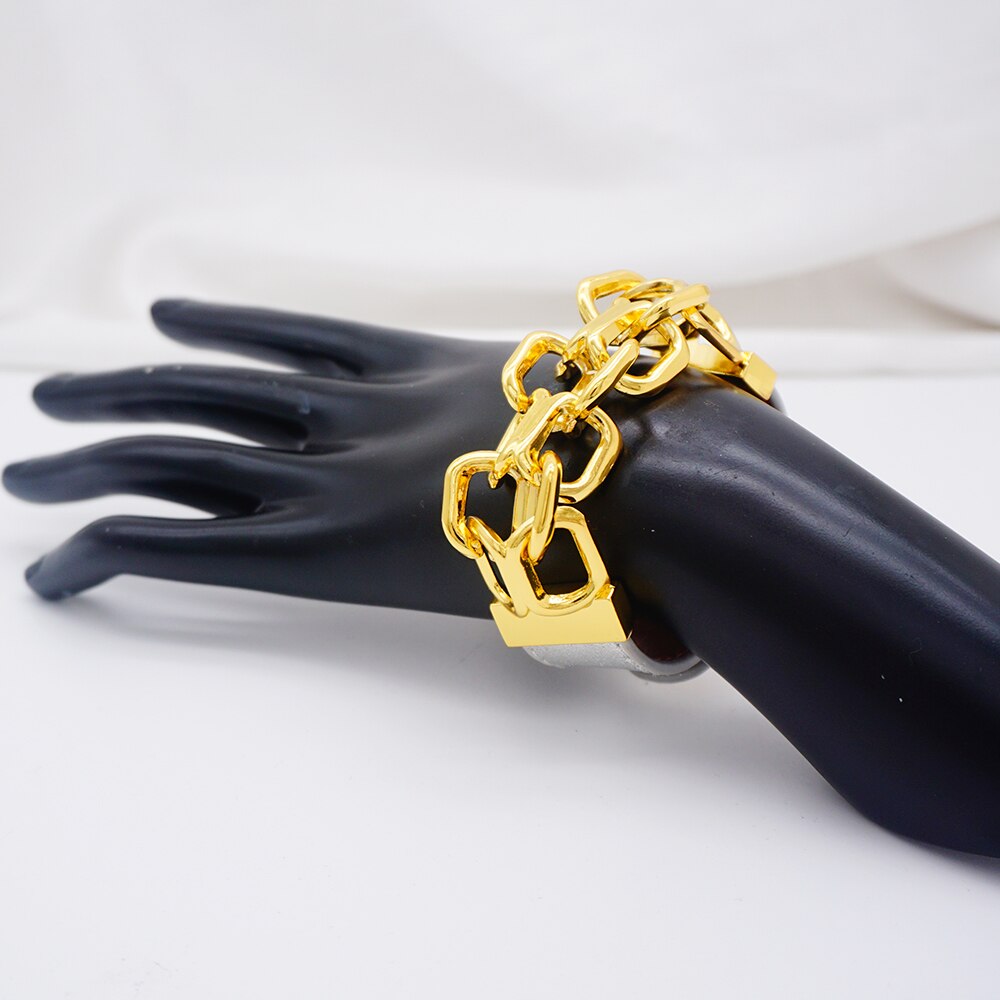 2022 Fashion New Metal Buckle Personality Leather Bracelet For Women Gift Accessories