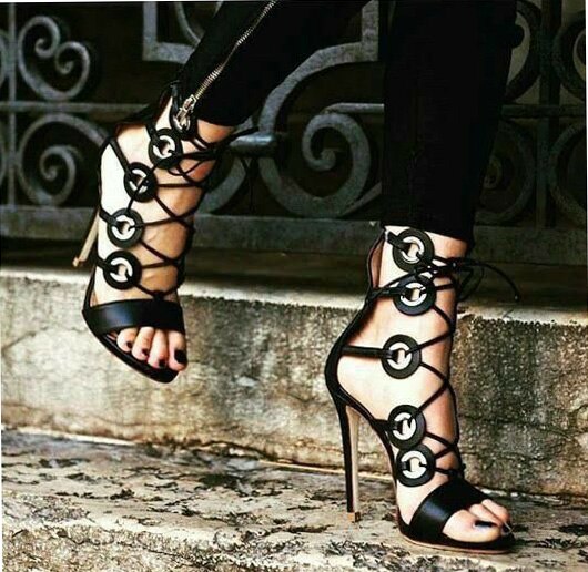 Sexy Cross Straps Metal Circle Sandals Crisscross Bandage Lace Up Stiletto Sandals Open Toe Cut Out Circle Ornament Shoes Mujer