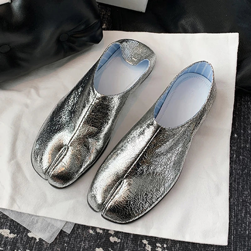 2023 Burst Silver Tabi Ninja Shoes Women Split Toe Flats Trotters Mocasines Mujer Solid PU Leather Loafers Femmes Slip On Slides
