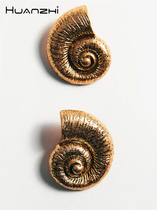 HUANZHI Golden Color Sea Snail Earrings for Women Girls Earstuds Beach Vintage Fashion Chunky Alloy Party Jewelry Gifts 2023