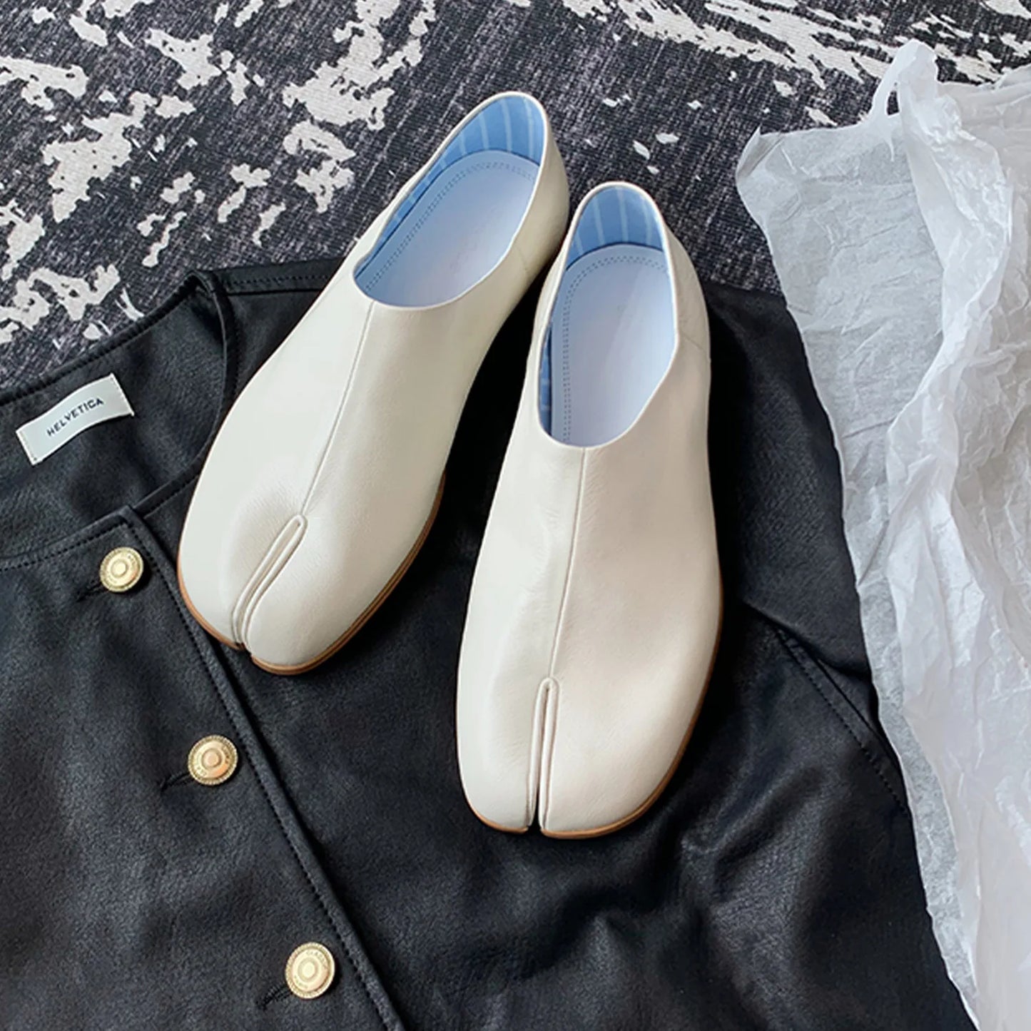 2023 Burst Silver Tabi Ninja Shoes Women Split Toe Flats Trotters Mocasines Mujer Solid PU Leather Loafers Femmes Slip On Slides