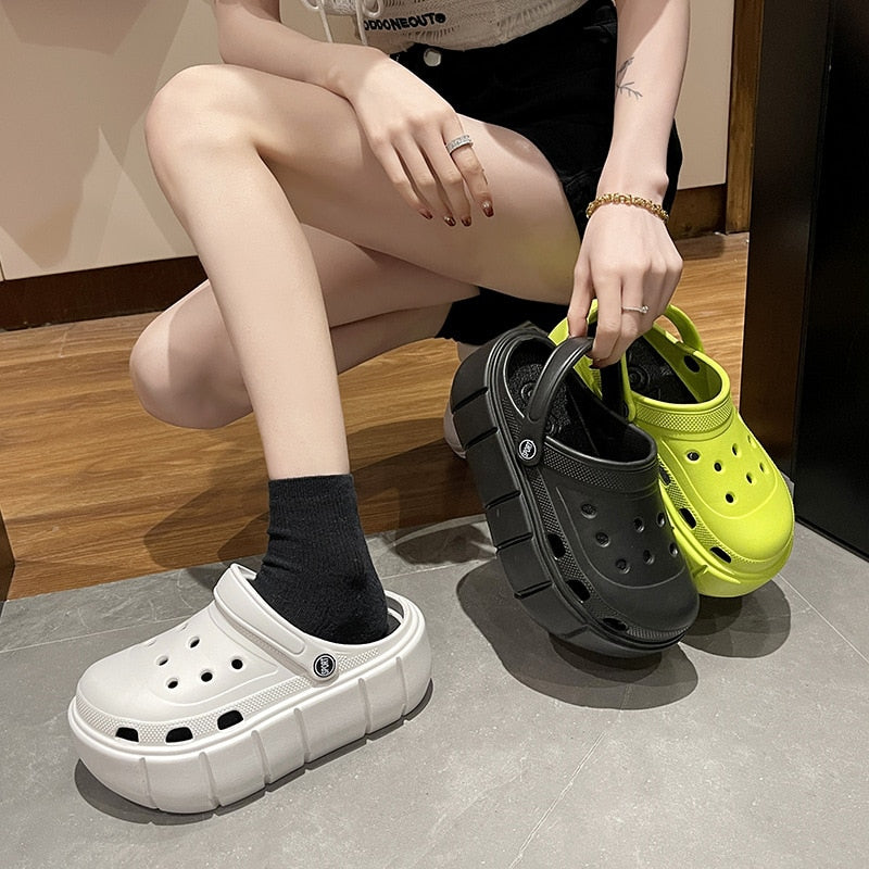 Fashion Charms Clog Shoes Outdoor Women Slippers Thick Sole High Quality Cross Summer Sandals For Girls