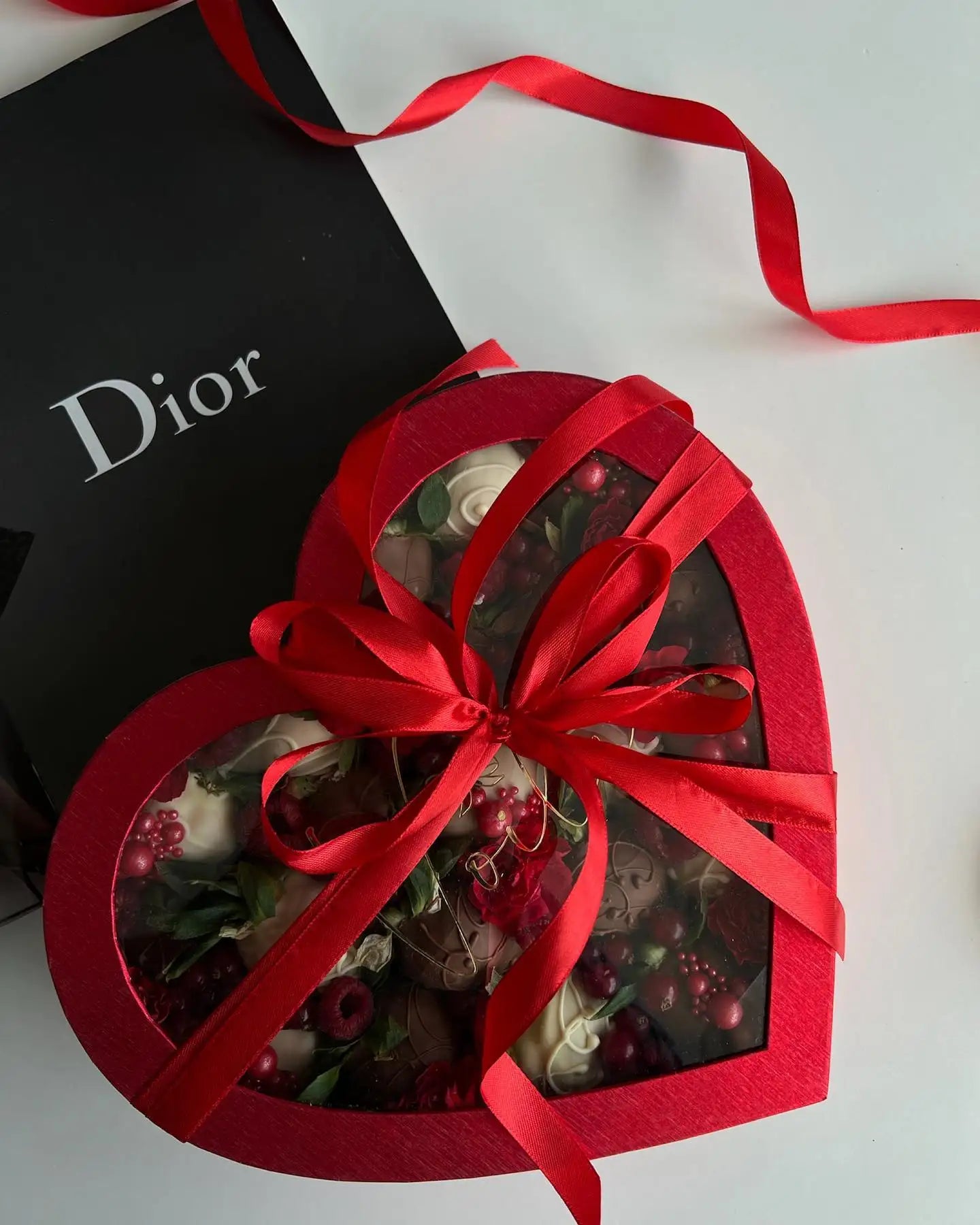 31x31cm Large Mothers Day Chocolate Sweets Charcuterie Packaging Heart Shaped Gift Box With Window