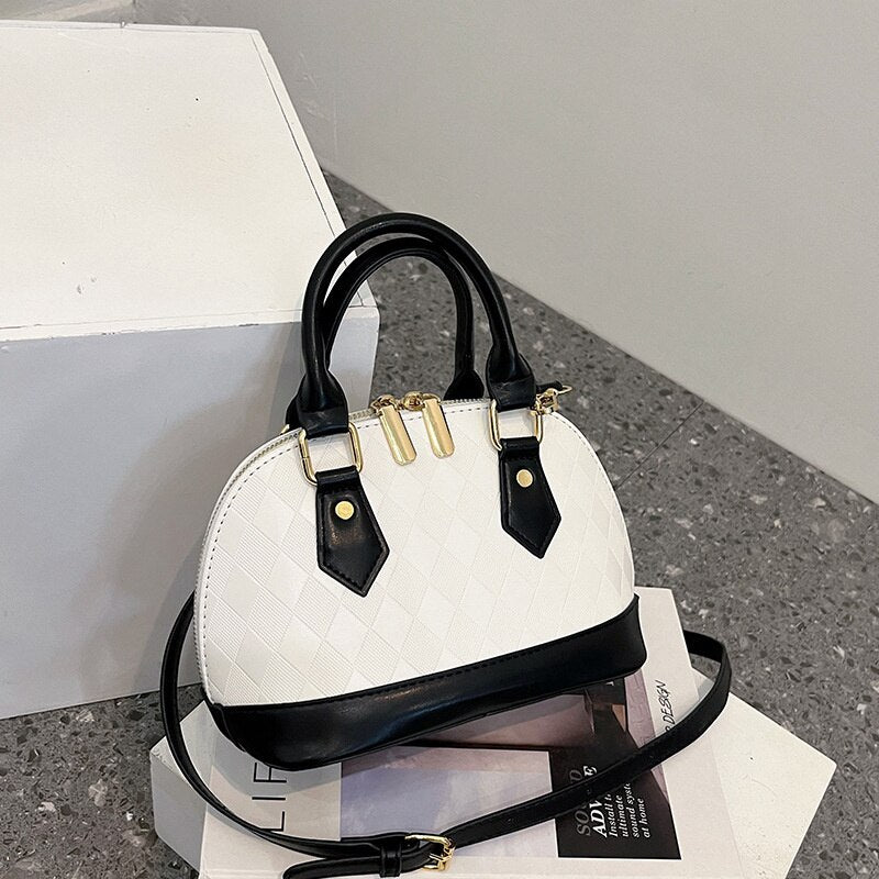 Classic black and white stitching women's small handbag Women's shoulder bag with stone pattern Retro simple shell bag messenger