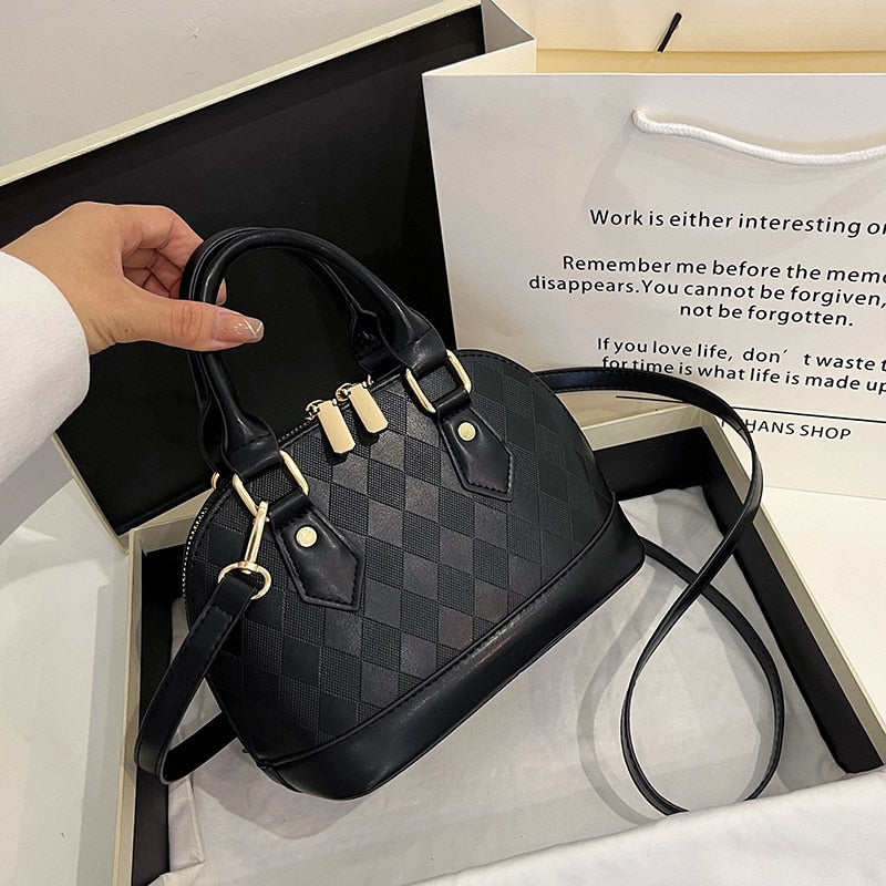 Classic black and white stitching women's small handbag Women's shoulder bag with stone pattern Retro simple shell bag messenger